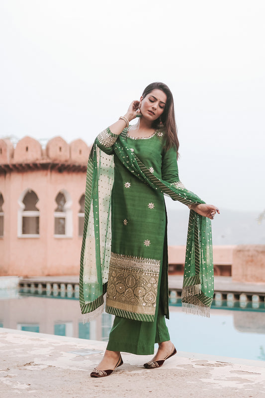 Surbhi Sethi in Green Embroidered Straight Kurta Set